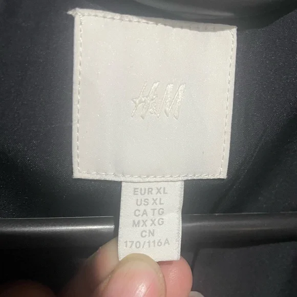 H&M pin stripe blazer. Size XL . Used gently - Picture 6 of 9